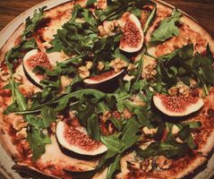 Gorgonzola Birne Feige Pizza